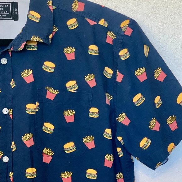 Mens funny shirt SZ L Hamburgers and Fries print 100% cotton Short sleeve casual - Picture 2 of 5
